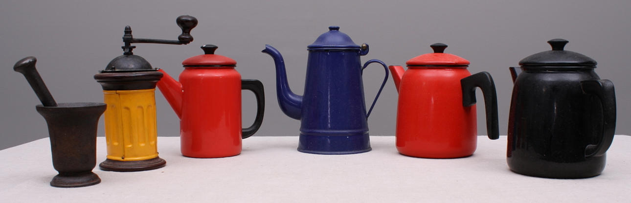 KAFFEPANNOR 4 st, emaljerade + KAFFEKVARN + MORTEL.