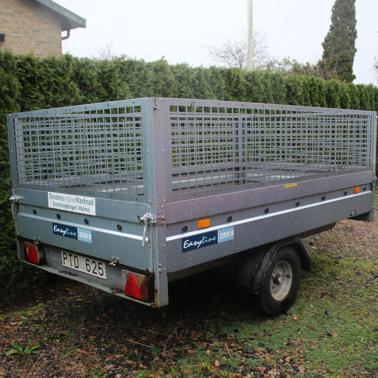 TRAILER med gitter Thule.