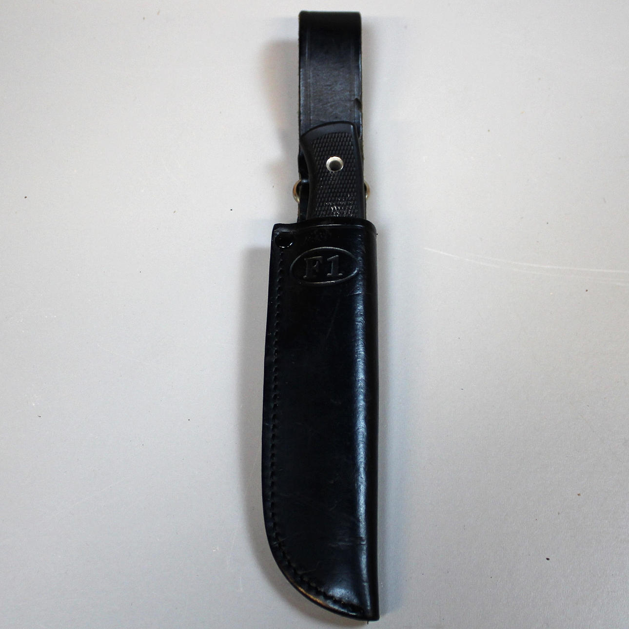 FELLKNIVEN F1 mit schwarzer Klinge.