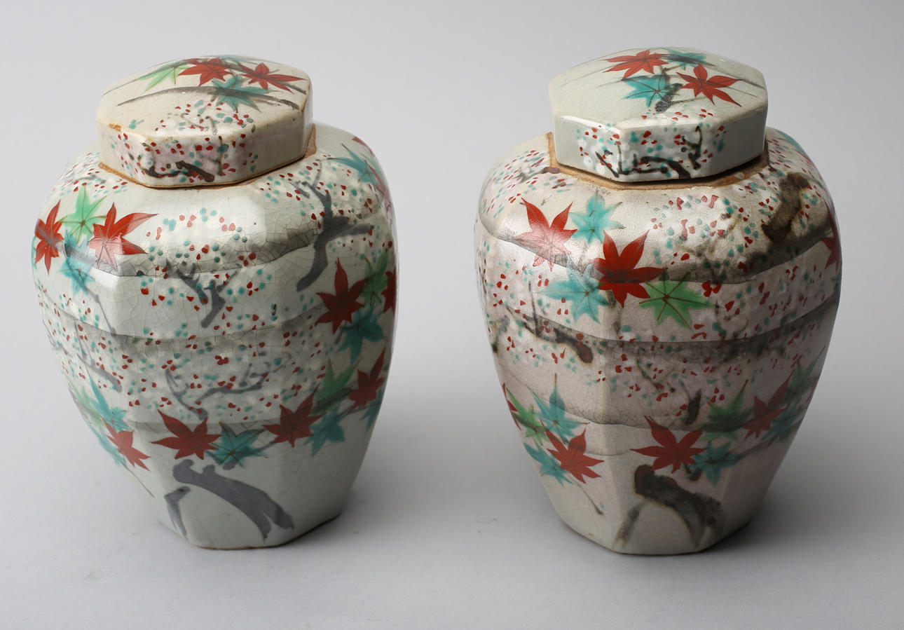 Lockkärl, troligen ett par tecaddies, Japan 1900-tal.