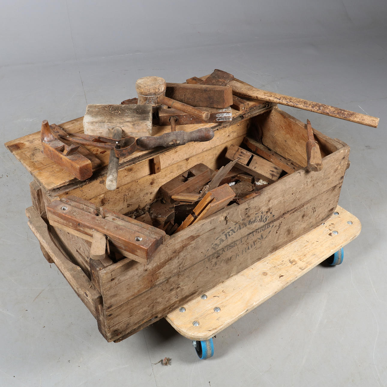 ALTER WERKZEUGKASTEN.