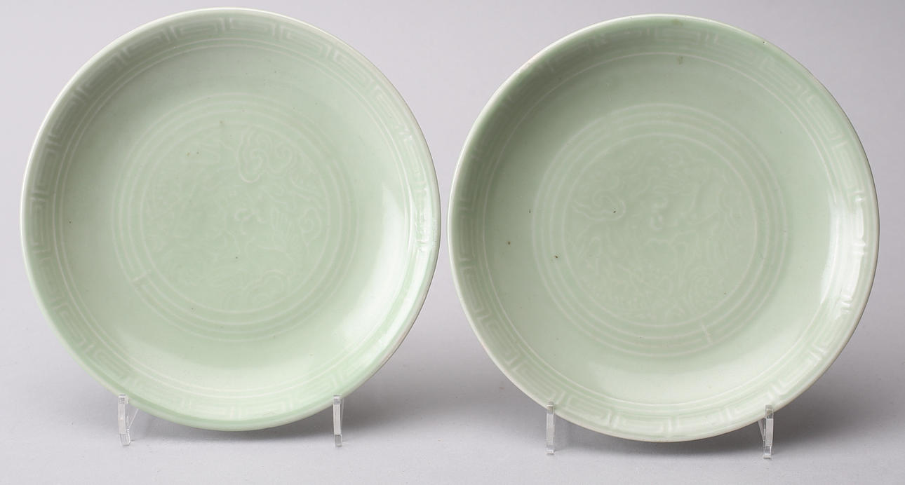 TALLRIKAR, några. celadon. - I Japan. 1800-talet.