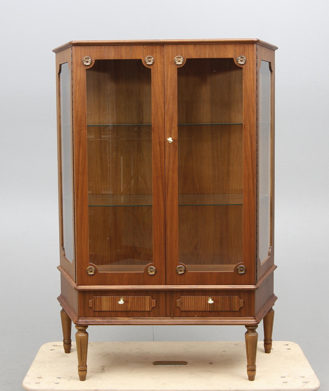 VITRINSKÅP, Gustaviansk stil,1900-talets slut.