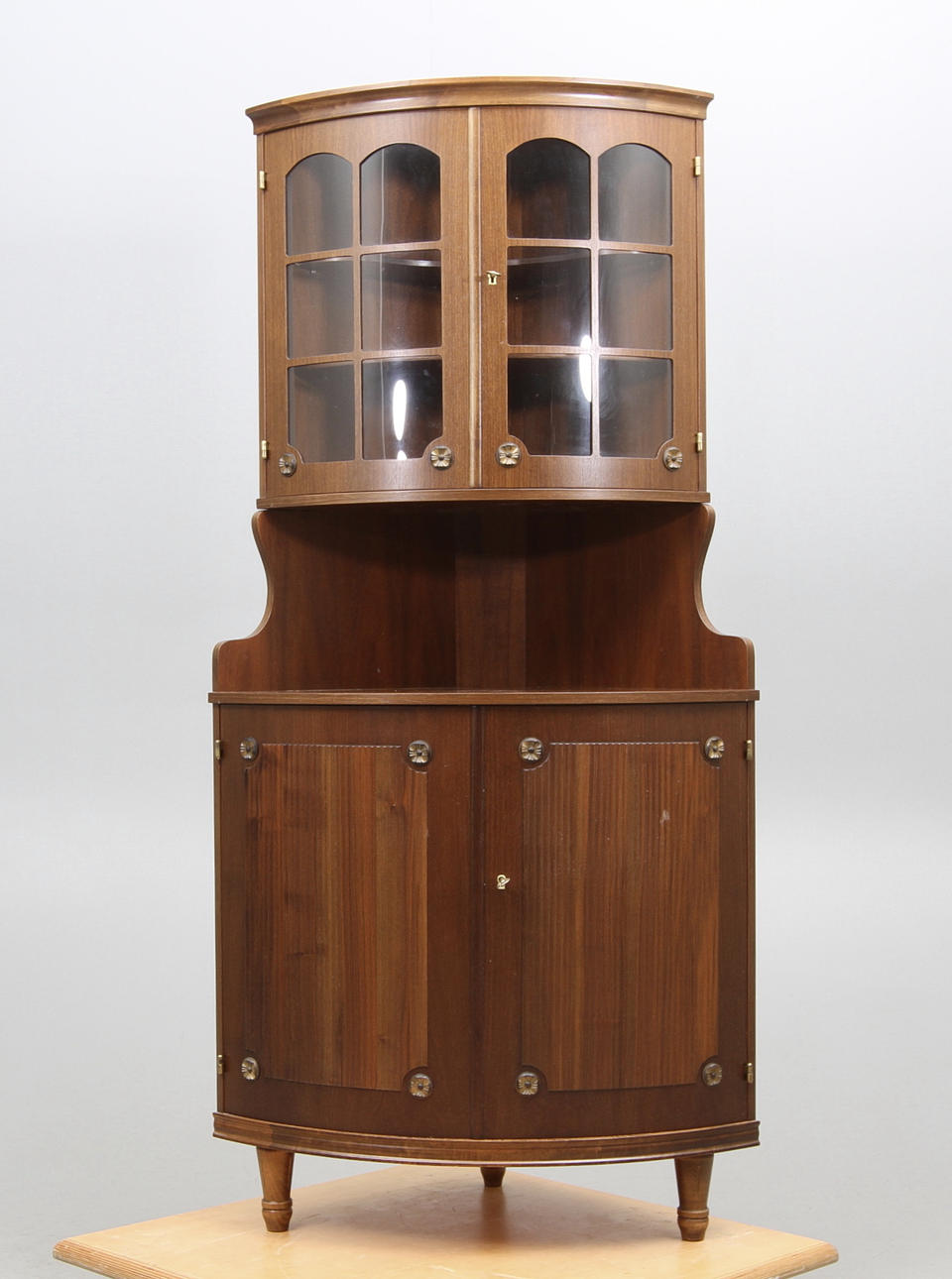 HÖRNSKÅP,gustaviansk stil. 1900-talets slut.