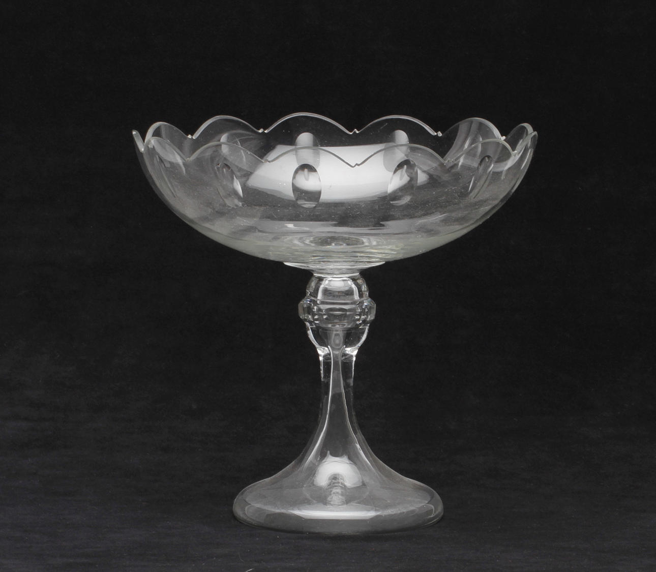 SKÅL på FOT, glas, olivslipning, 1900-talets början.