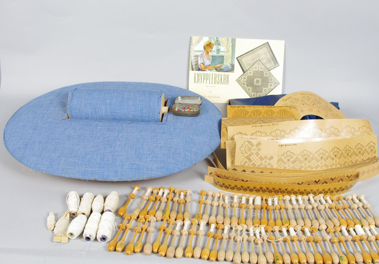 KNYPPELDYNA samt mönster, pinnar mm.