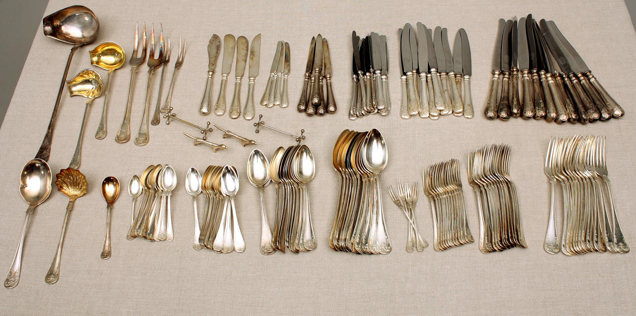 BESTICK, nysilver ca 200 delar, + BRICKOR.