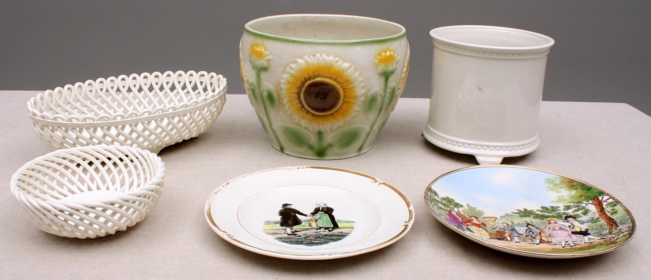 KERAMIKFÖREMÅL, 6 st, ytterkrukor, gallerskålar, fat.