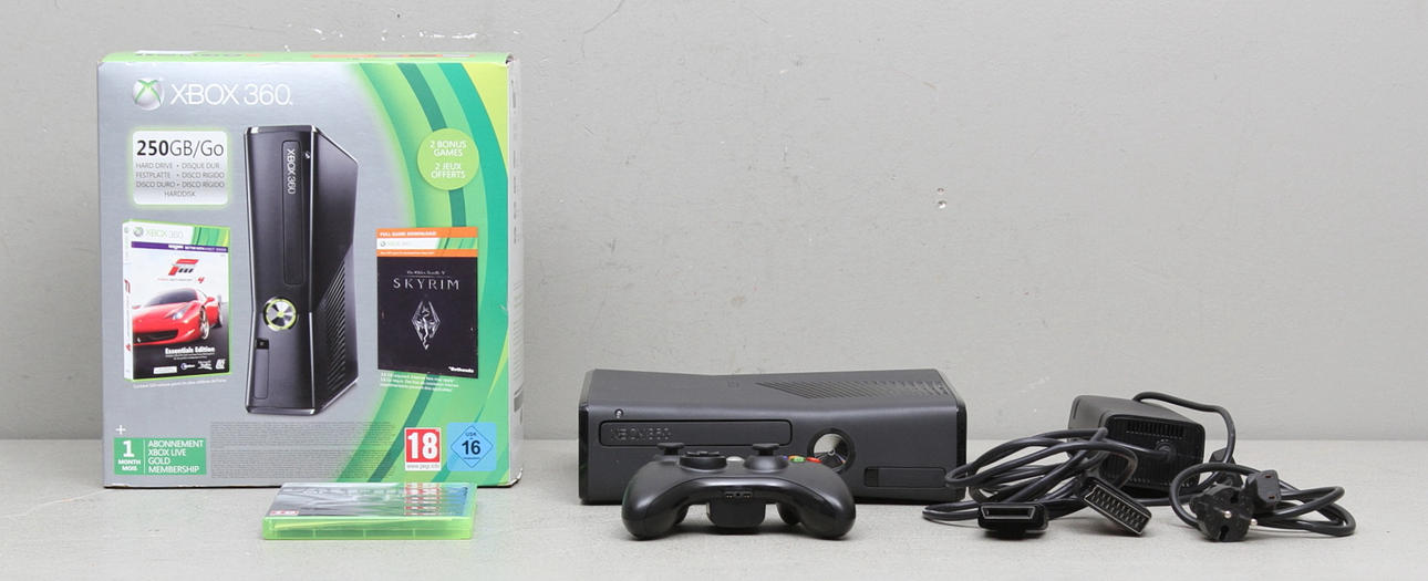 SPELKONSOL, Xbox 360 slim, 1 handkontroll, 1 spel.