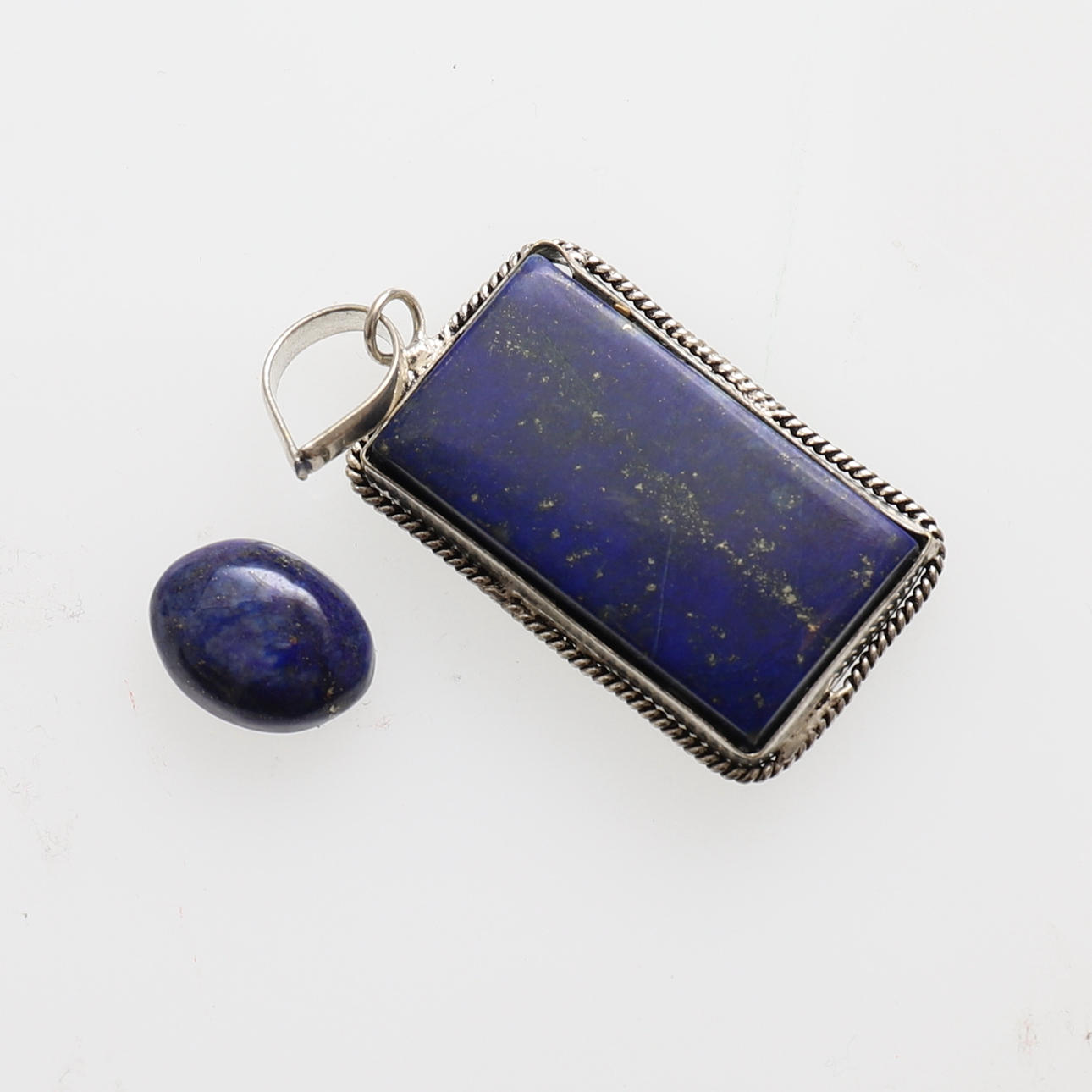 HÄNGE OCH ÄDELSTEN, Lapis lazuli.