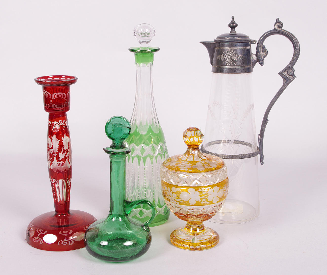 3 KARAFFER, LOCKSKÅL SAMT LJUSSTAKE, glas.