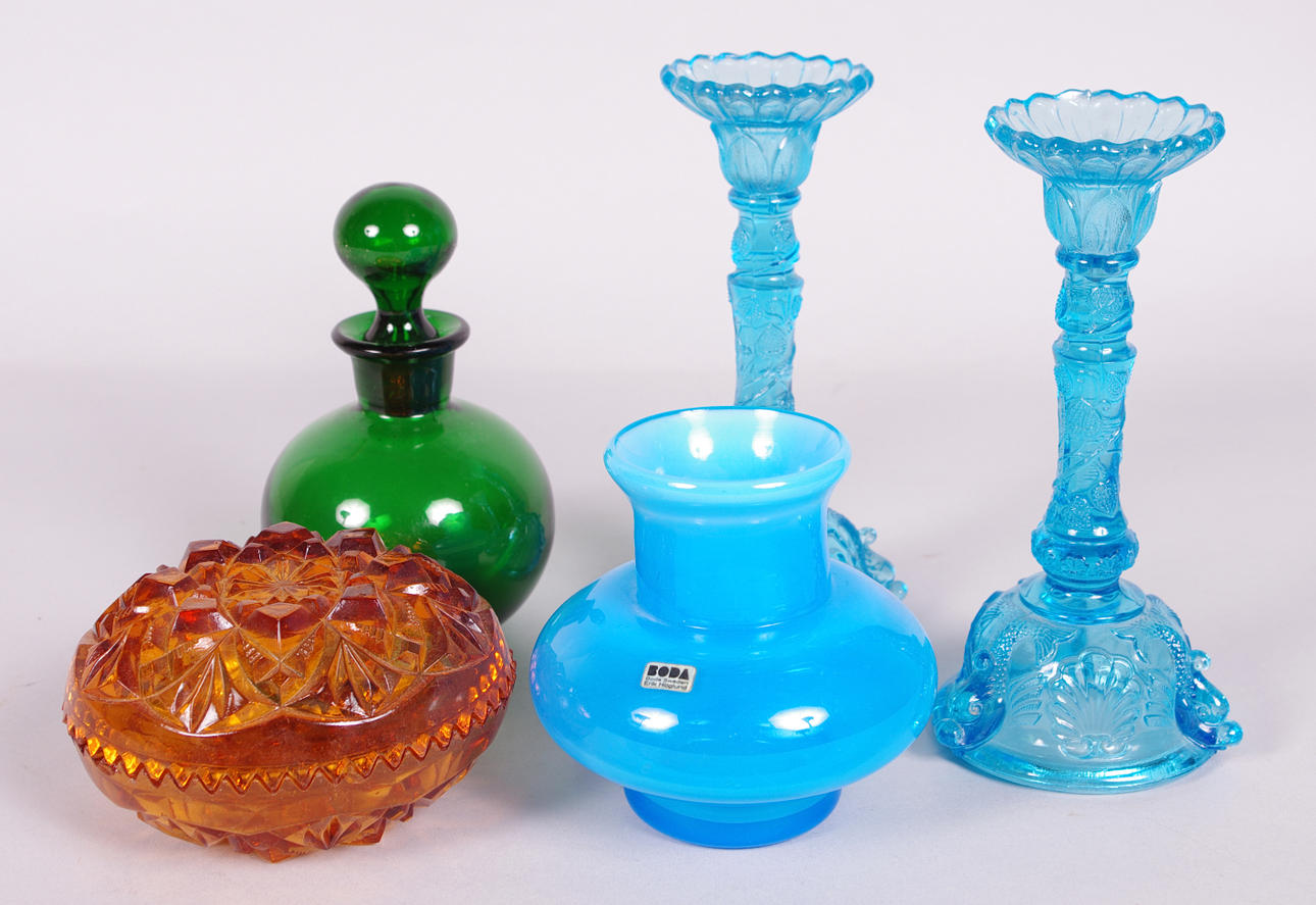 VAS, FLAKONG, LOCKSKÅL SAMT 1 PAR LJUSSTAKAR, glas.