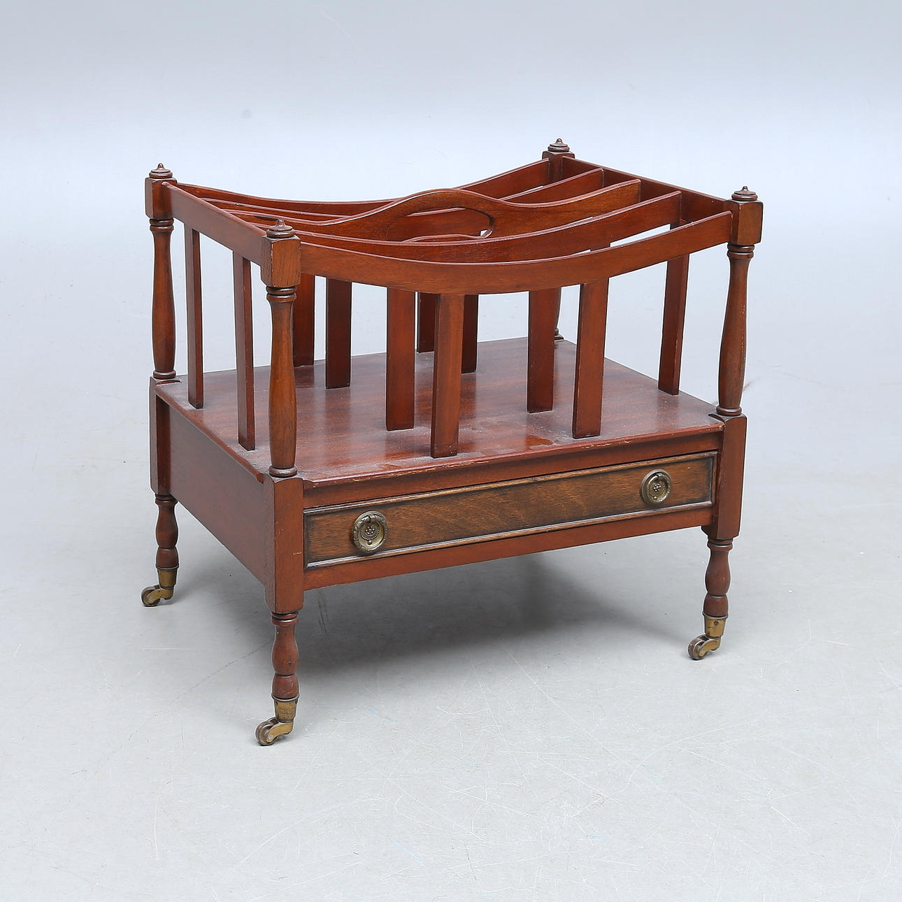 TIDNINGSSTÄLL, 1900-tal.