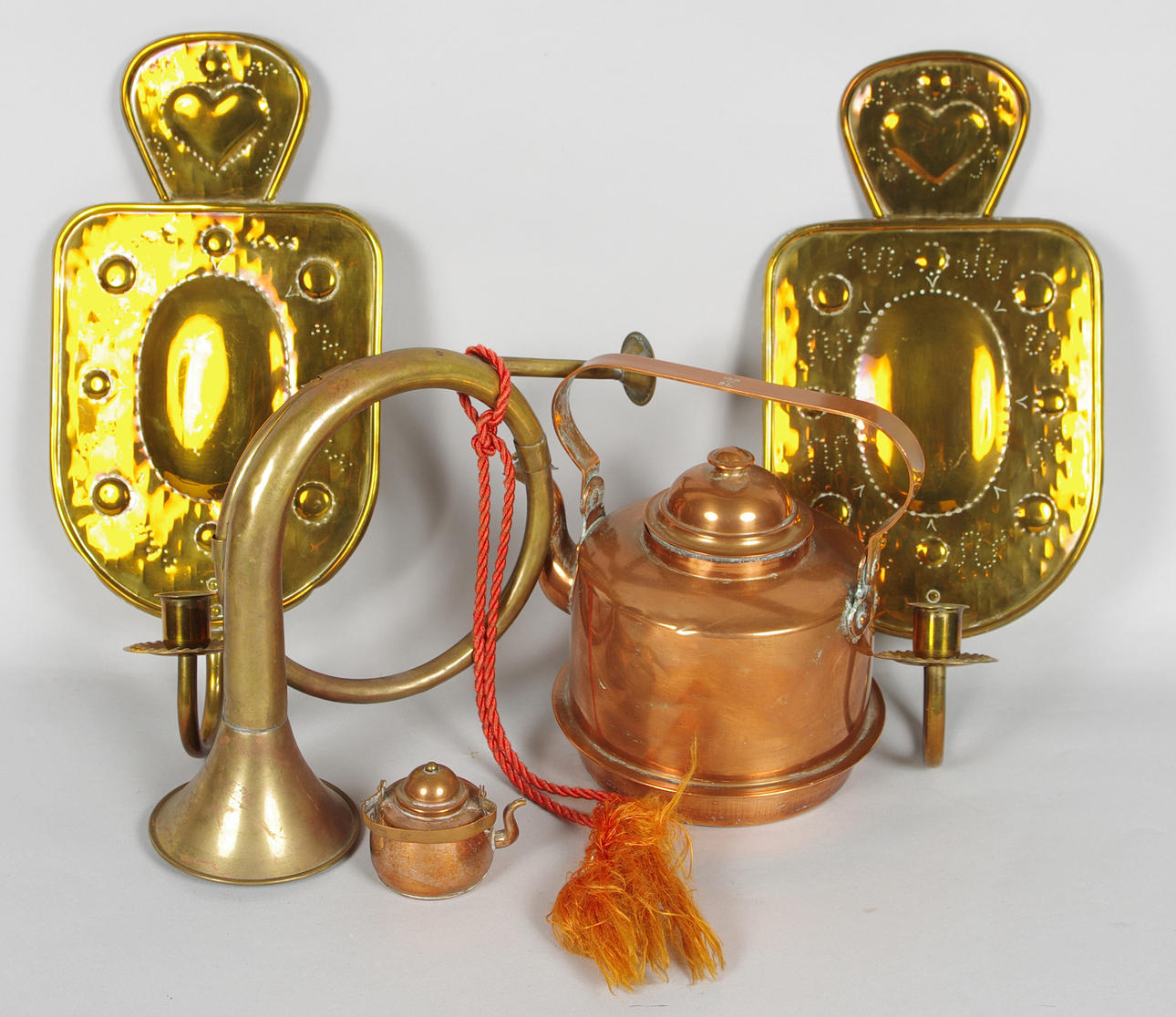 JAKTHORN, KAFFEKANNOR SAMT LJUSPLÅTAR, 5 delar.