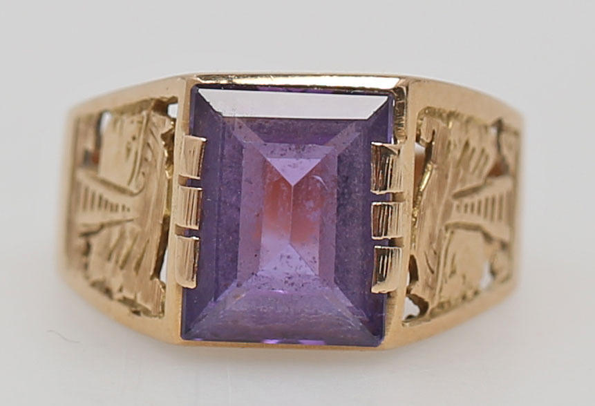 RING MED LILA STEN, rödguld, 18K.