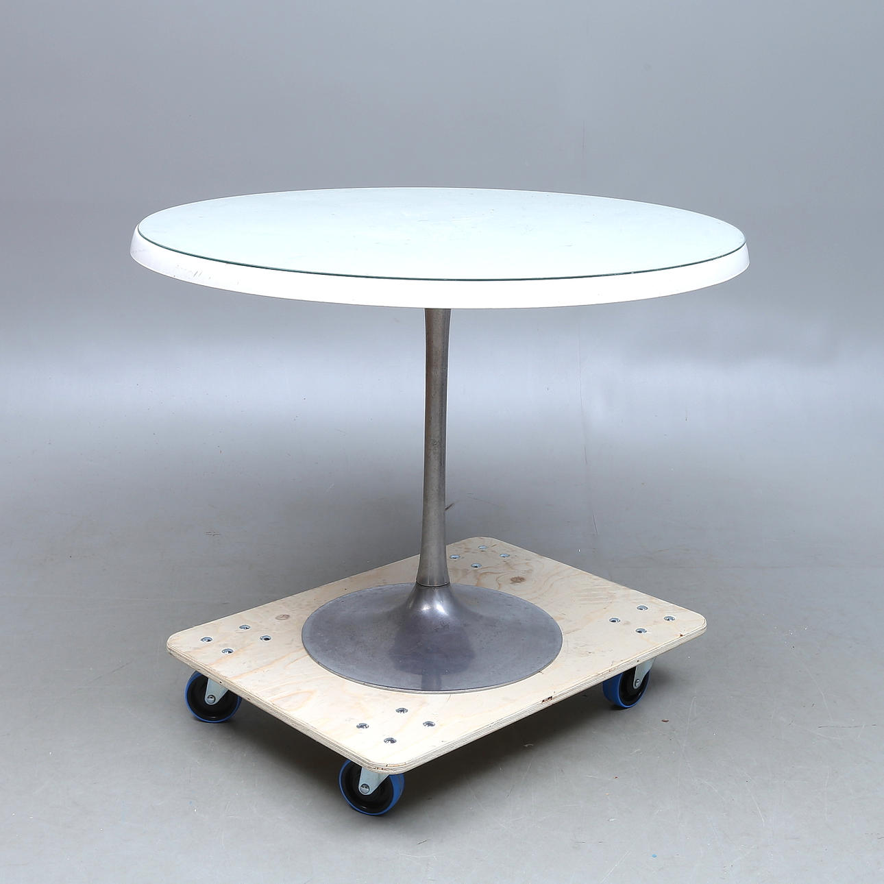 BORD, troligtvis IKEA, 1900-tal.