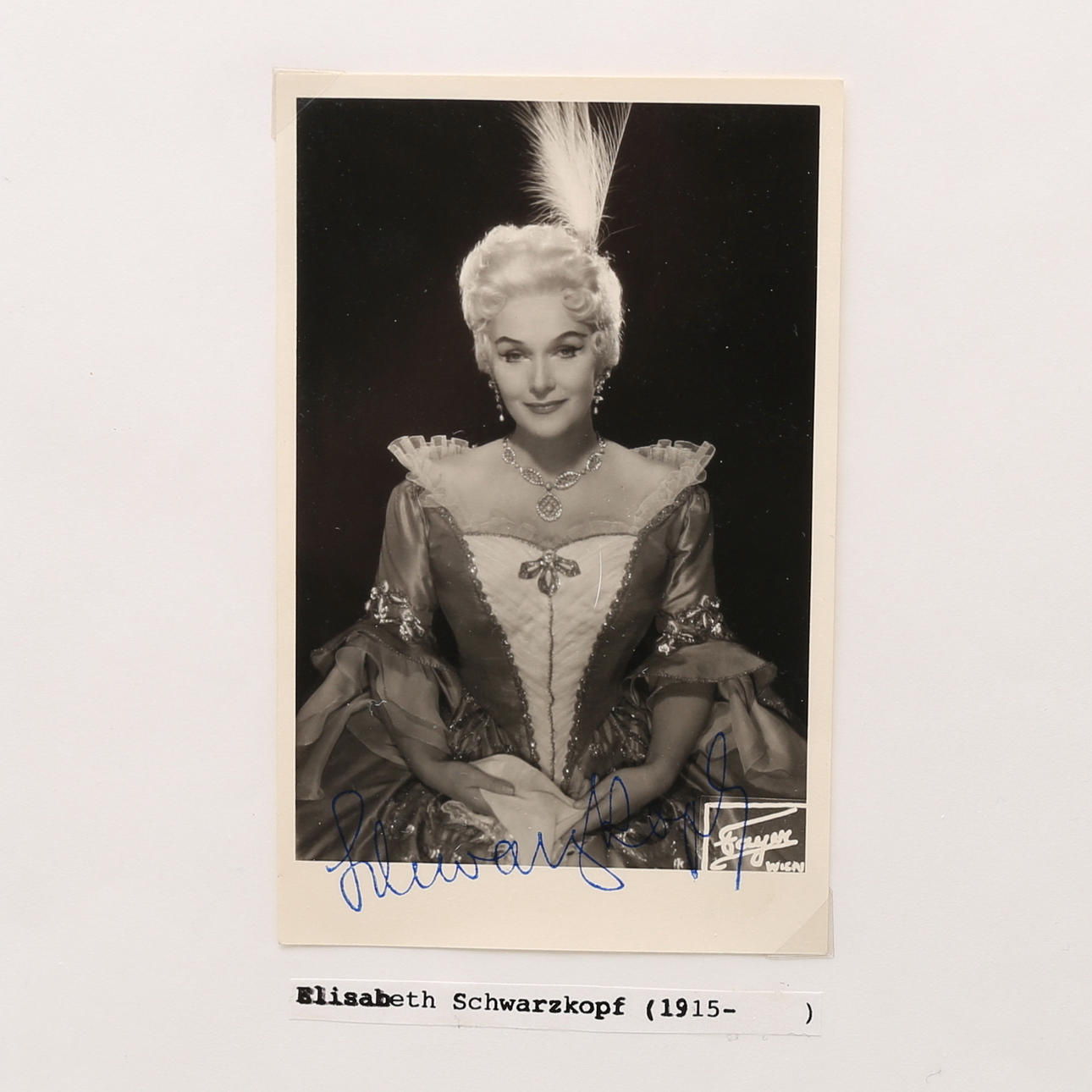 AUTOGRAF. 19 UDENLANDSKE NAVNE I OPERAVERDEN.