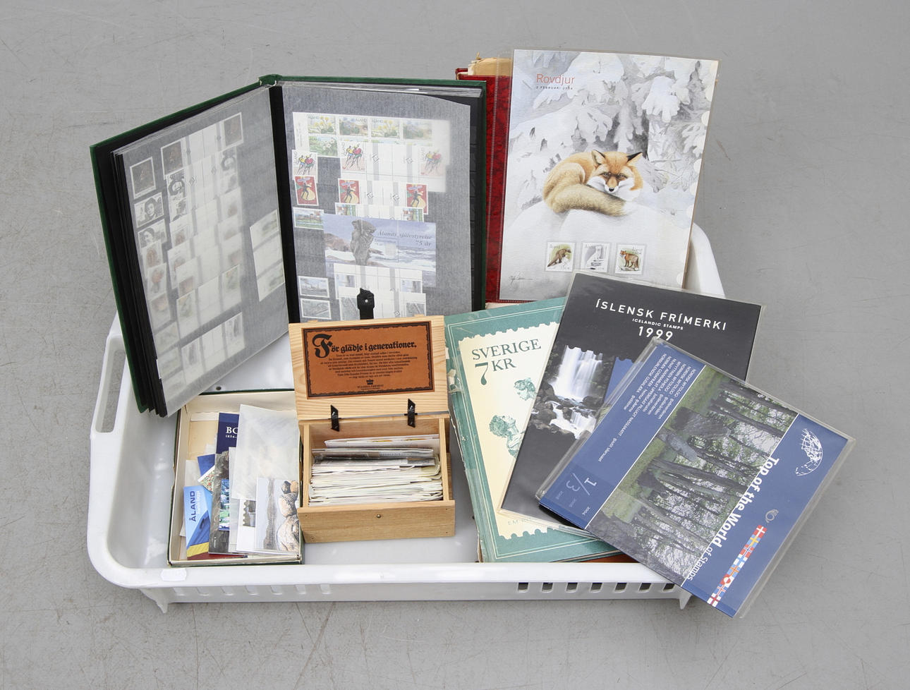 FRIMÄRKEN, Island och Åland, bl.a. nominellt värde.