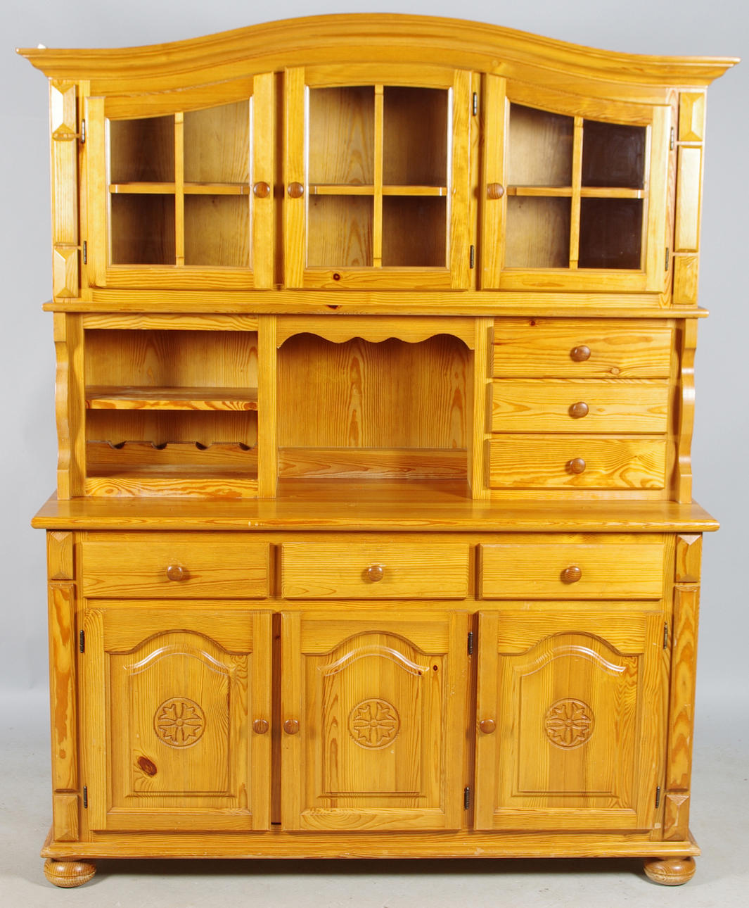 SKÄNK MED VITRINÖVERDEL, fur, sent 1900-tal.