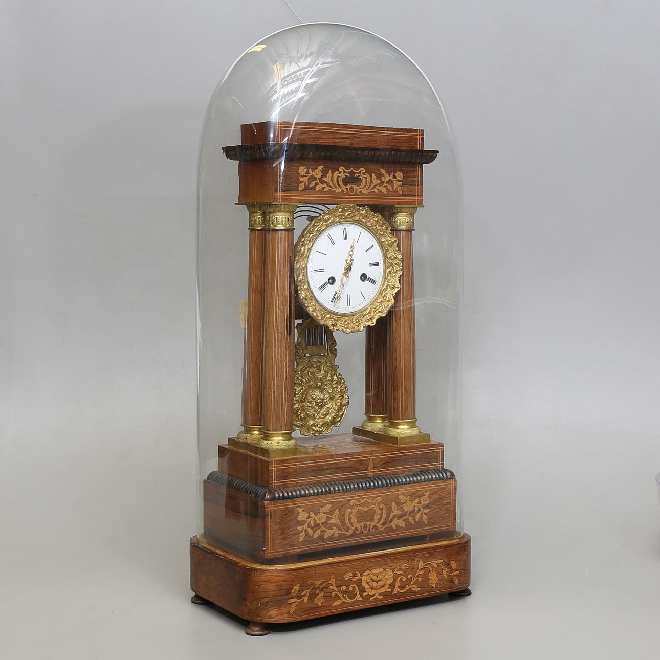 TISCHUHR mit PENDEL, späte Kaiserzeit, 19. Jahrhundert.