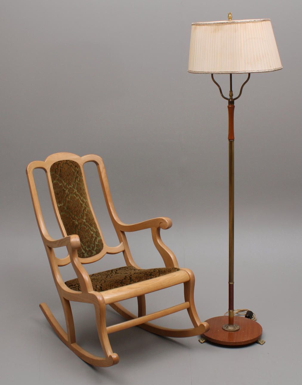 GUNGSTOL + GOLVARMATUR.