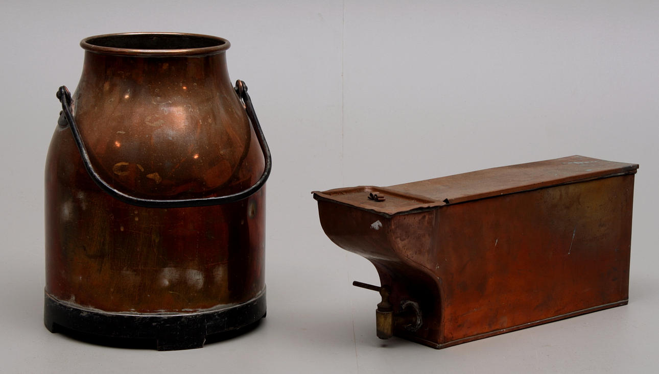 KOPPARFÖREMÅL, 2 st: hink + vattentank.