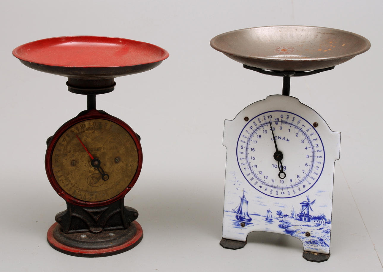 HUSHÅLLSVÅGAR, 2 st, Lenax, gjutjärn.