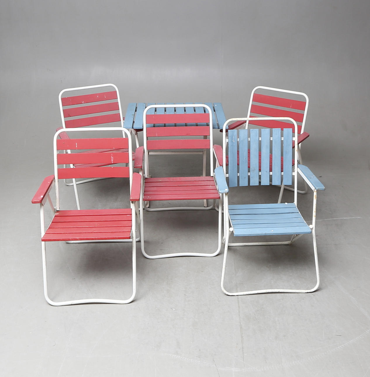 PUUTARHATUOLIT, 4+1 kpl ja PÖYTÄ.