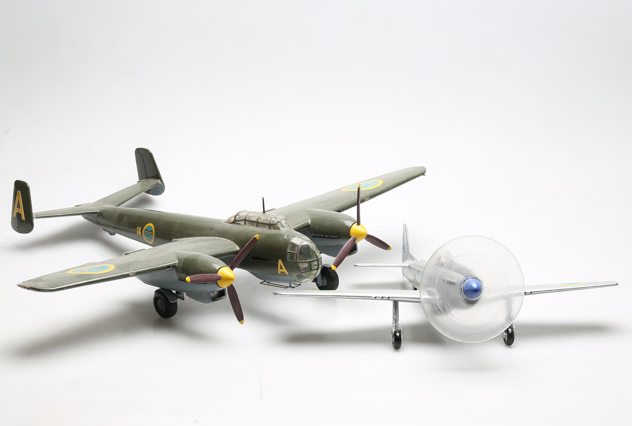 FLYGPLANSMODELLER, 2 st, Svenska flygvapnet.