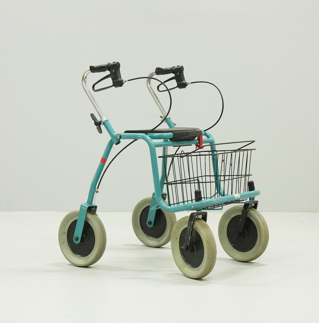 ROLLATOR, korg, Dolomite Sverige, samtida.