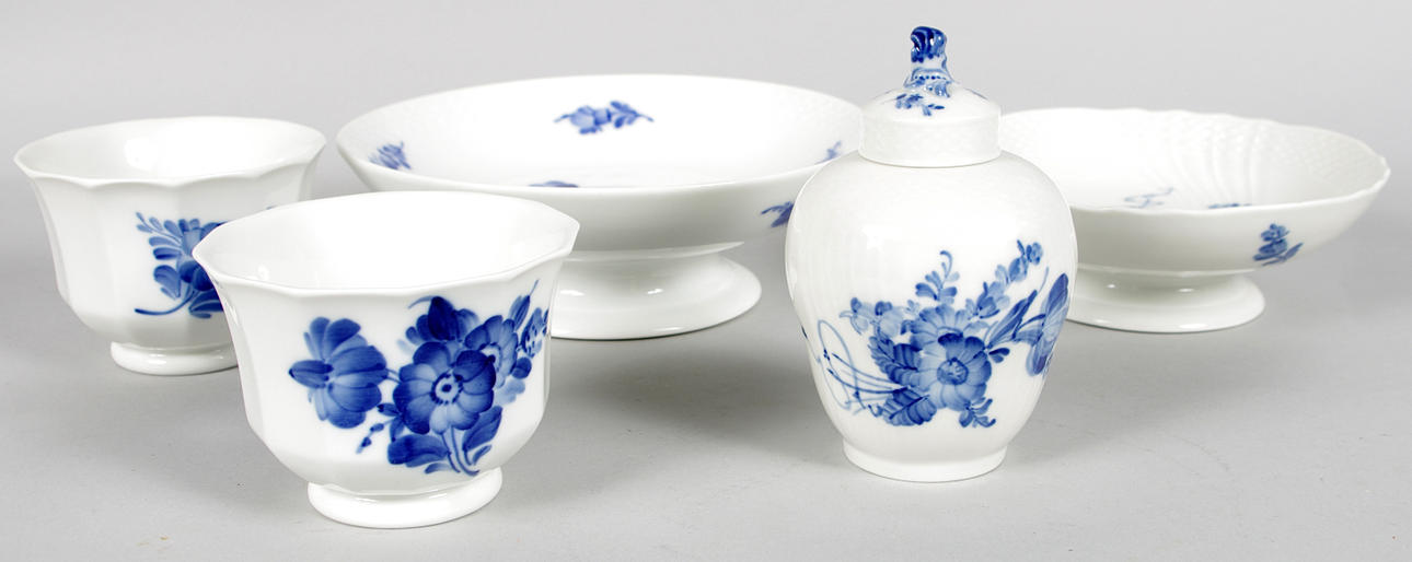 SERVISDELAR, 5 stycken, "Blå blomster", Royal Copenhagen.