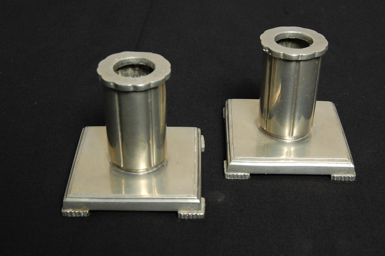 LJUSSTAKAR, 1 par, tenn, Art deco, stämplade 1933.