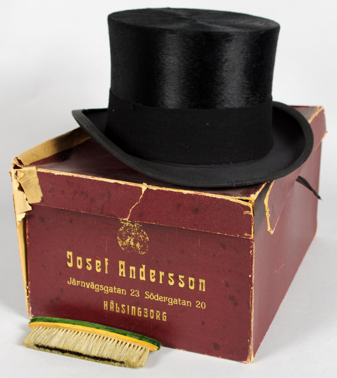 HÖG HATT i ask, "Empire".