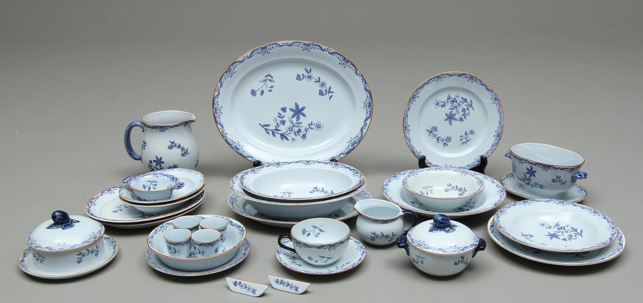 MAT- och TÉSERVISDELAR, ca 95 delar, porslin, "Ostindia", Rörstrand.