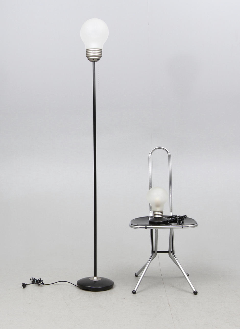 GOLV- och BORDLAMPA 1970-80-tal,samt fällstol.