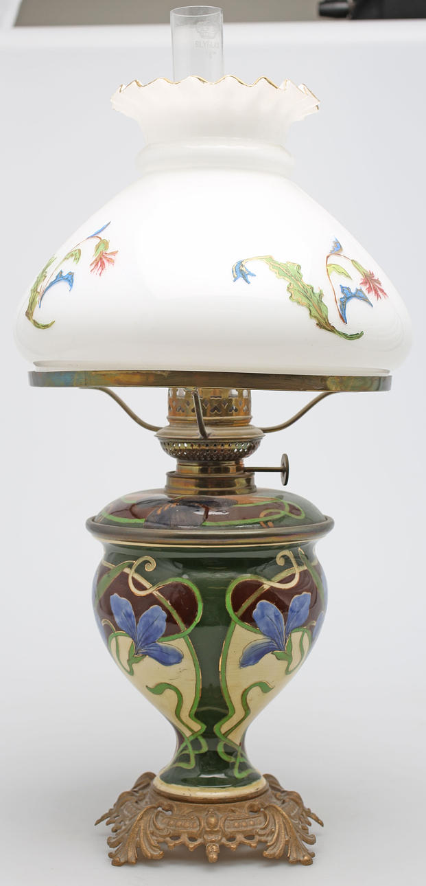 FOTOGENLAMPA, majolika, jugend, 1900-talets första hälft.