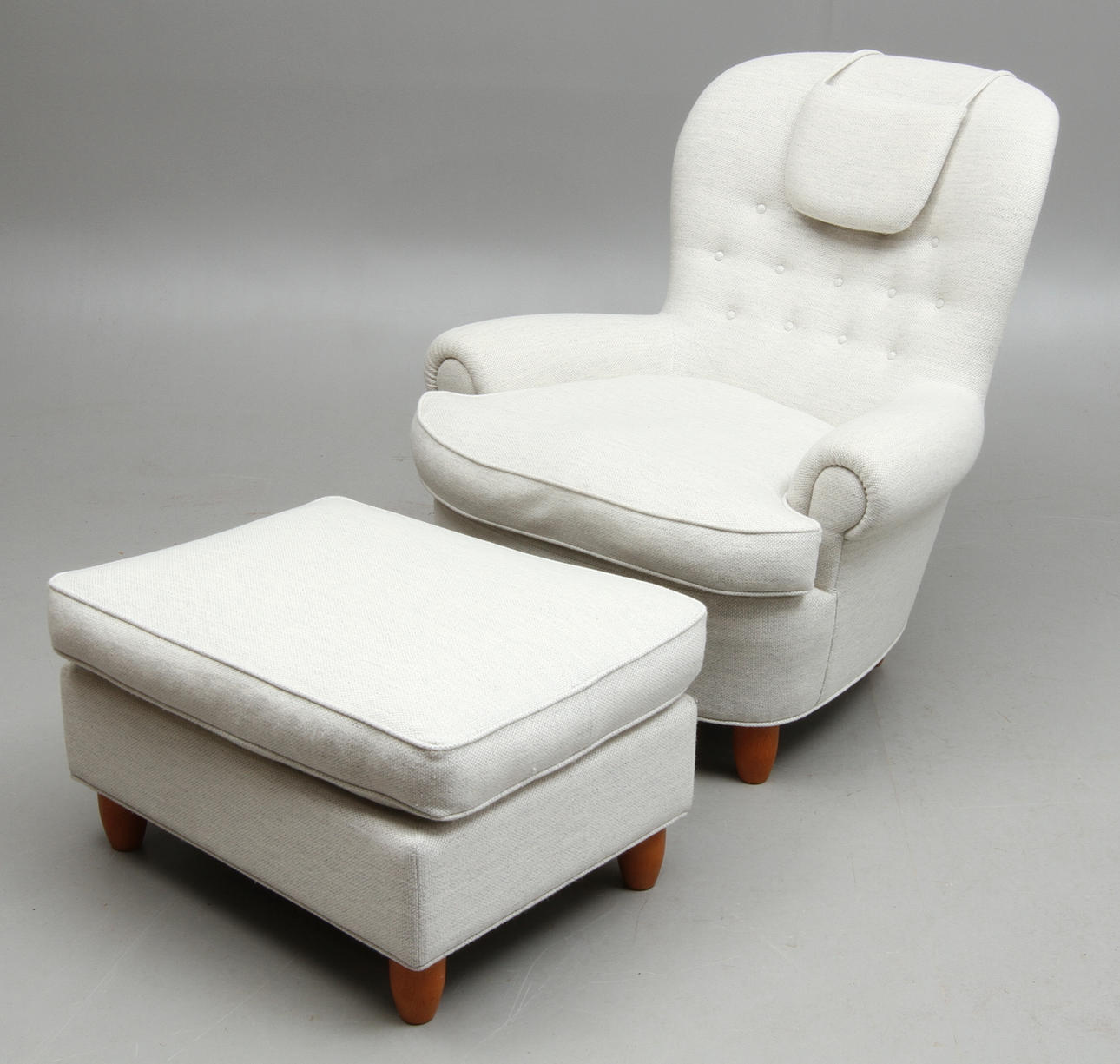 FÅTÖLJ och FOTPALL "Jättepaddan", Carl Malmsten, 2000-tal.