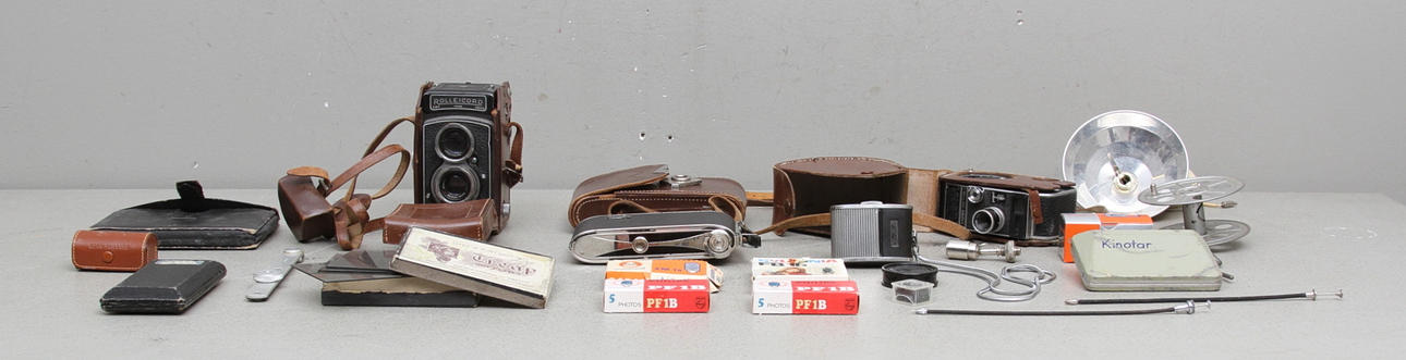 KAMEROR, 3 st samt TILLBEHÖR, bl.a. Rolleicord, Paillard Bolex.