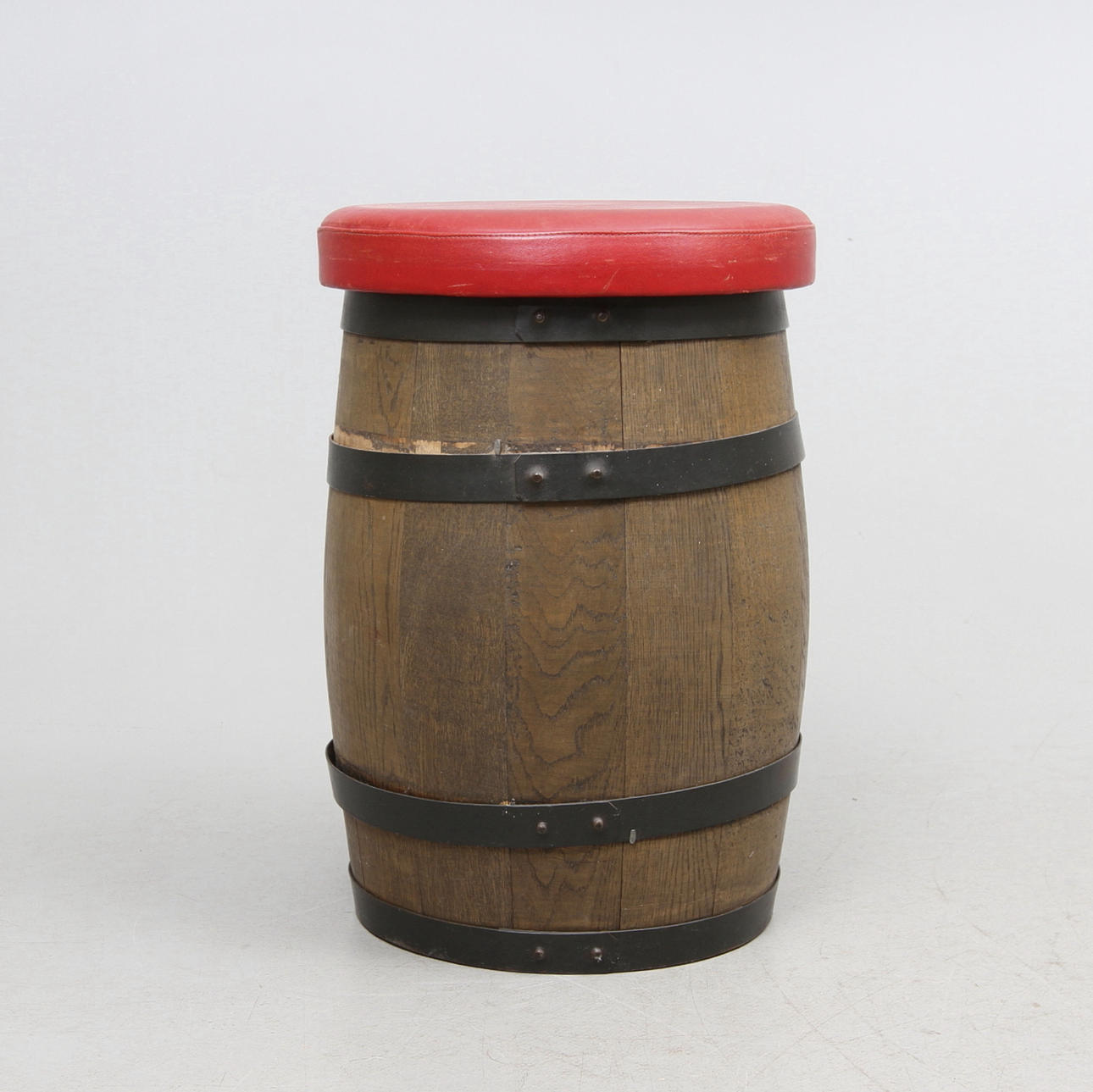 PALLETTI, valmistettu tynnyristä.