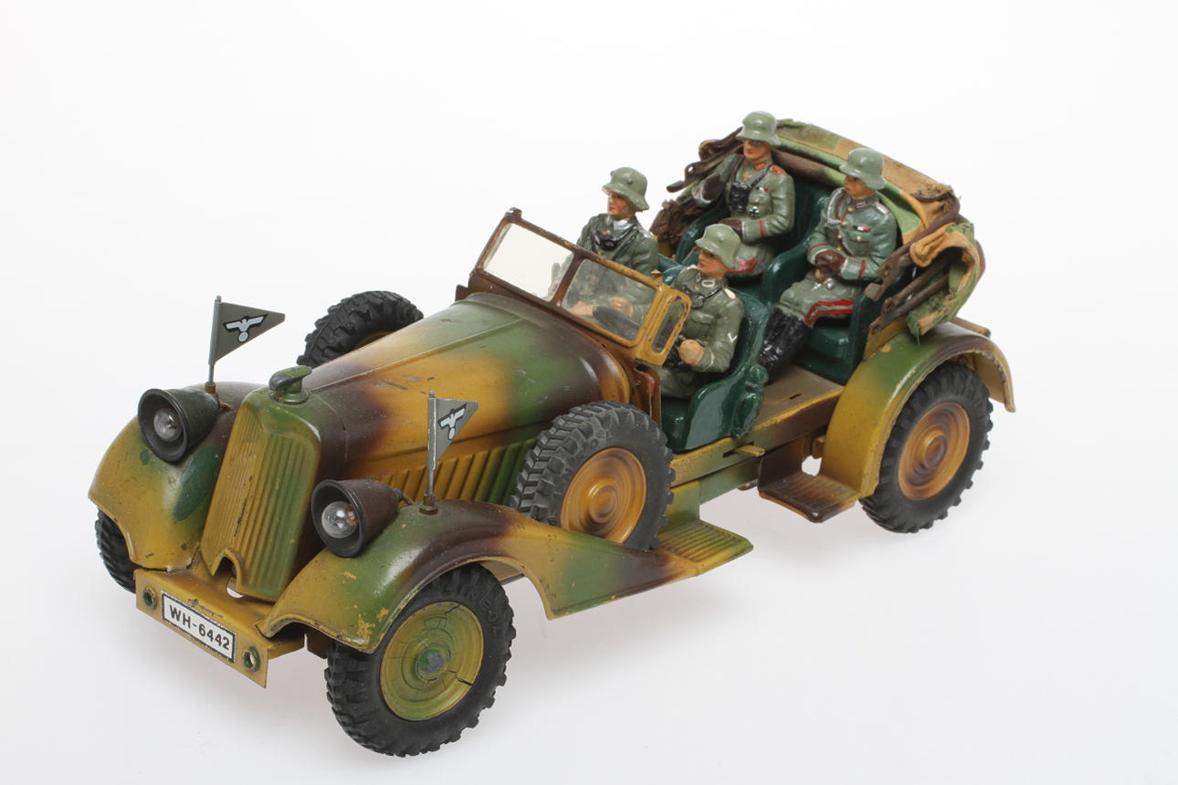 LINEOL KÜBELWAGEN med 4 mans besättning.