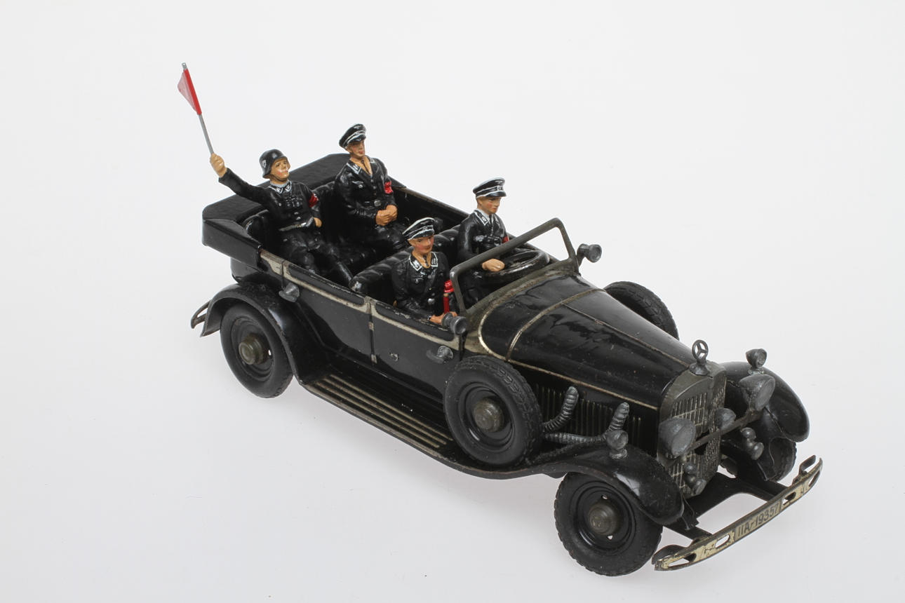 TIPPCO FÜHRERWAGEN MERCEDES med 4 mans besättning.