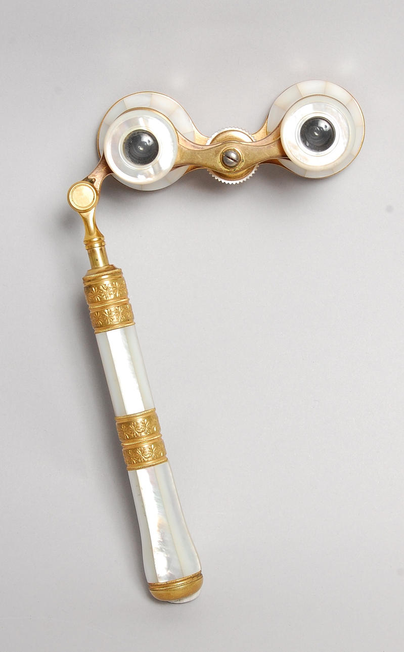 TEATERKIKARE, pärlemor,mässing, 1900-tal.