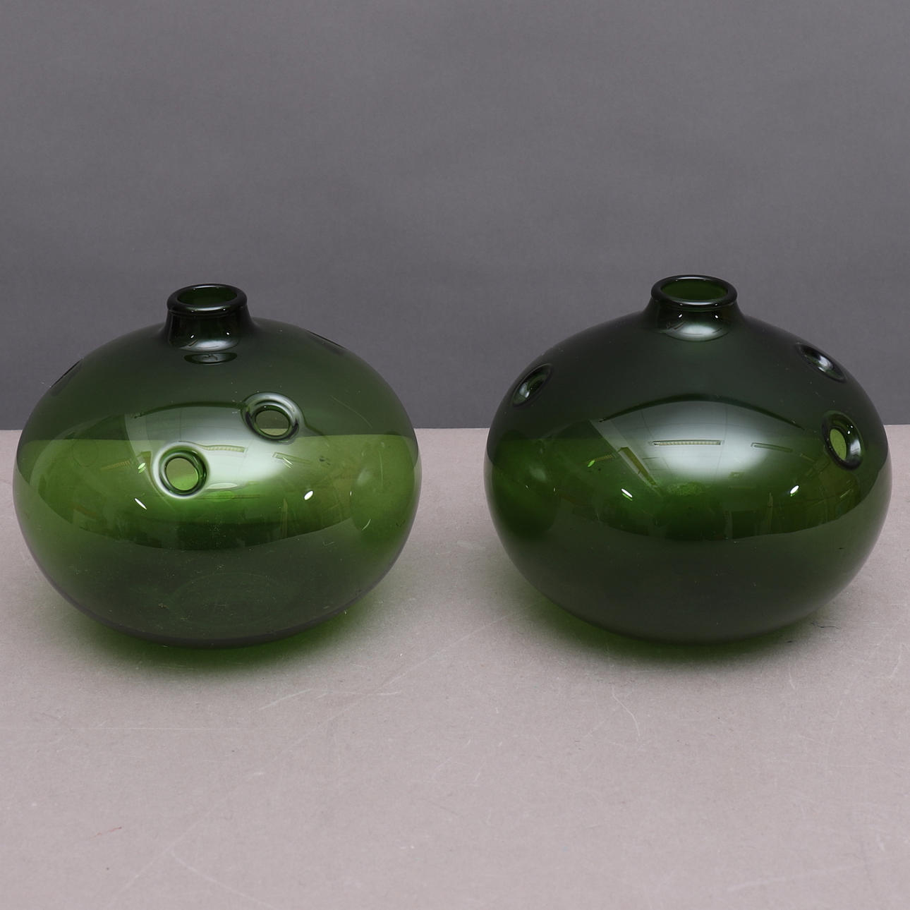 VAS, 2 st glas, "Flower frog", Michael Bang, Holmegaard, Danmark.