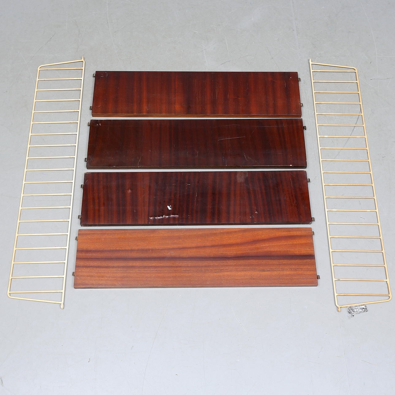 VÄGGHYLLA, Sting-modell, 1900-tal.