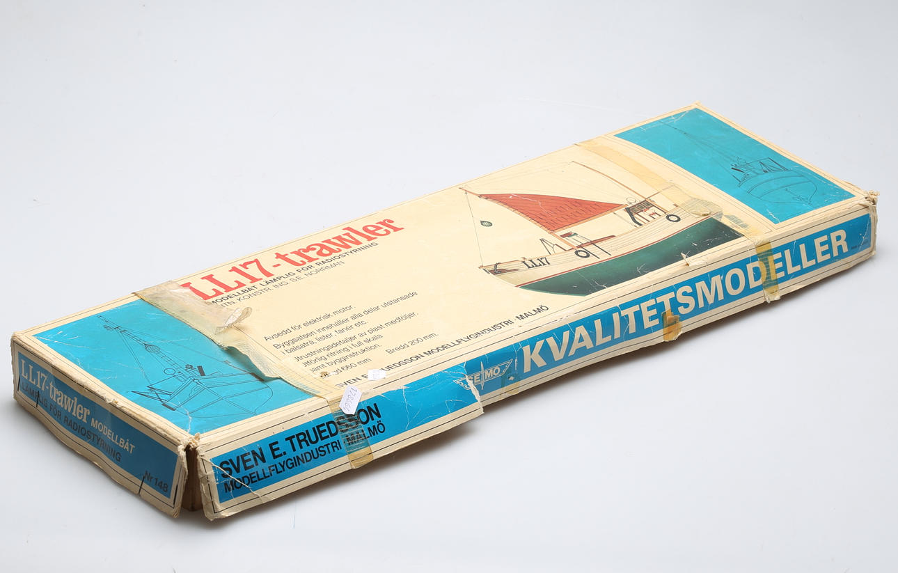 MODEL BOAT, LL17 trawler, 1900s.