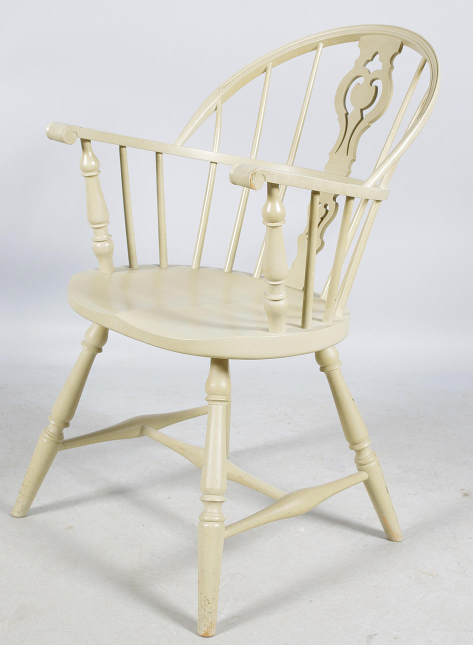 KARMSTOL, engelsk stil, gråmålad.