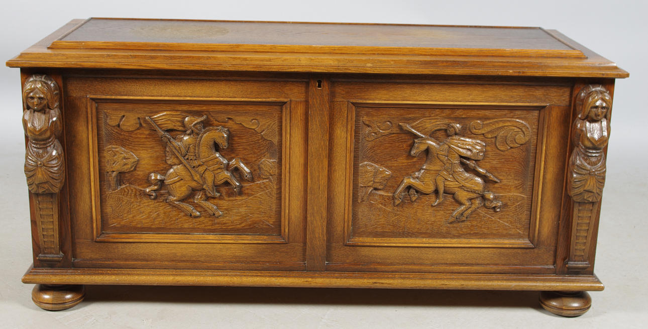 KISTA, skulpterad ek, 1900-tal, AB G. Lidner.