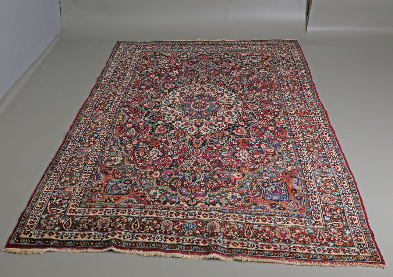 MATTA, orientalisk, ull, troligen semiantik. 293x204 cm.