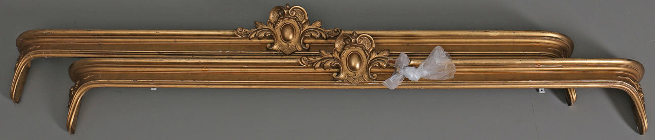 KORNISCHER, ett par, rokokostil, 1900-tal.