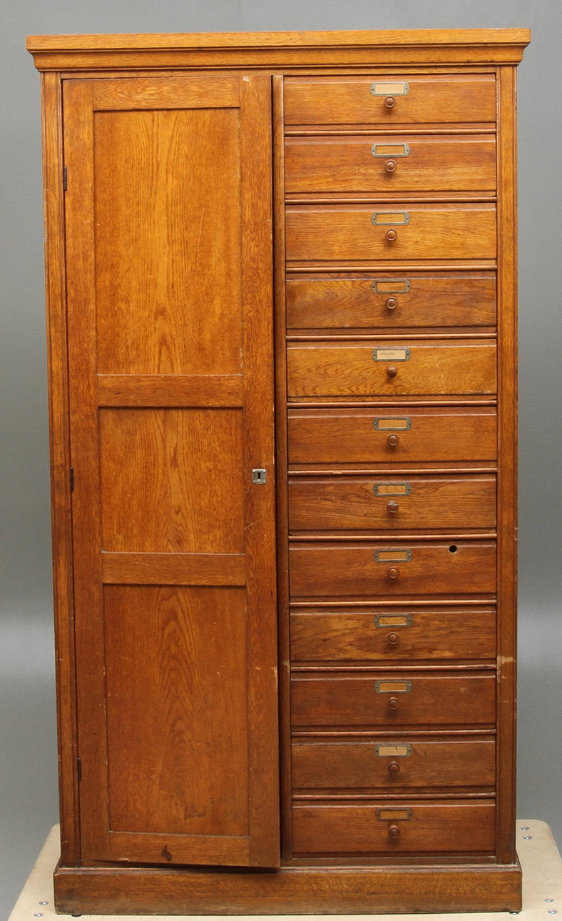 SKÅP, ek, 1900-tal.